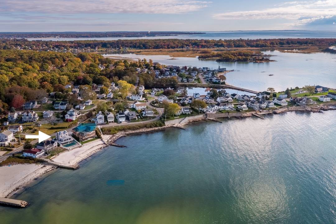Welcome to your private all year round waterfront paradise at Giants Neck !