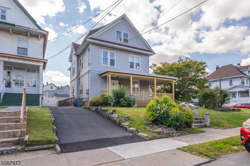 Fantastic opportunity Ideal for Homeowners or Investors.