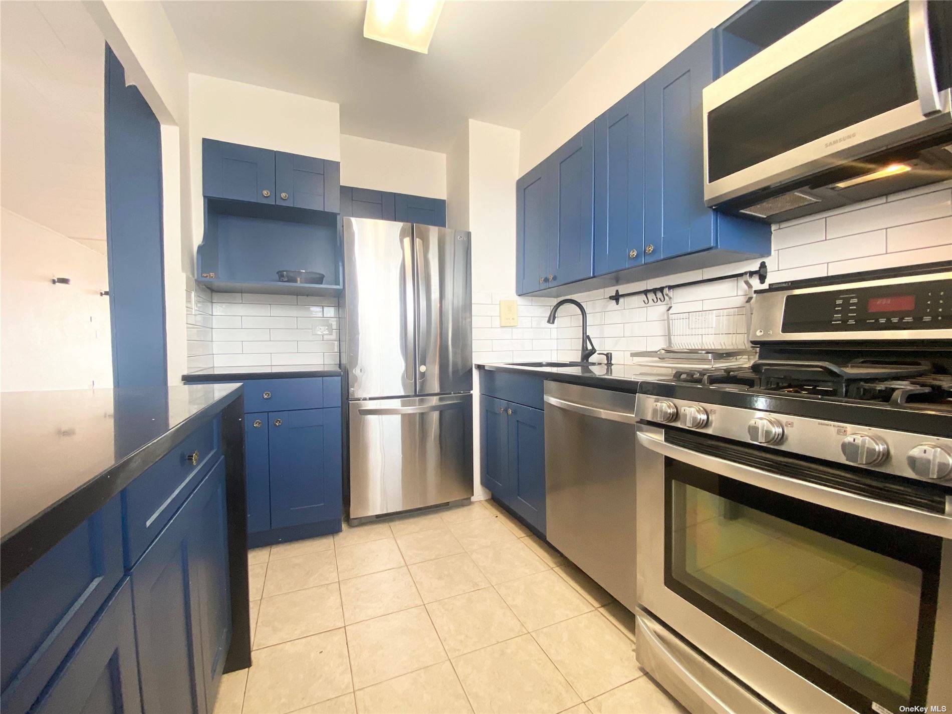 Renovated and spacious 3 bedrooms, 2 full baths apt for rent in the luxury Park Plaza co op building is located across the street from the Rego Center mall and ...