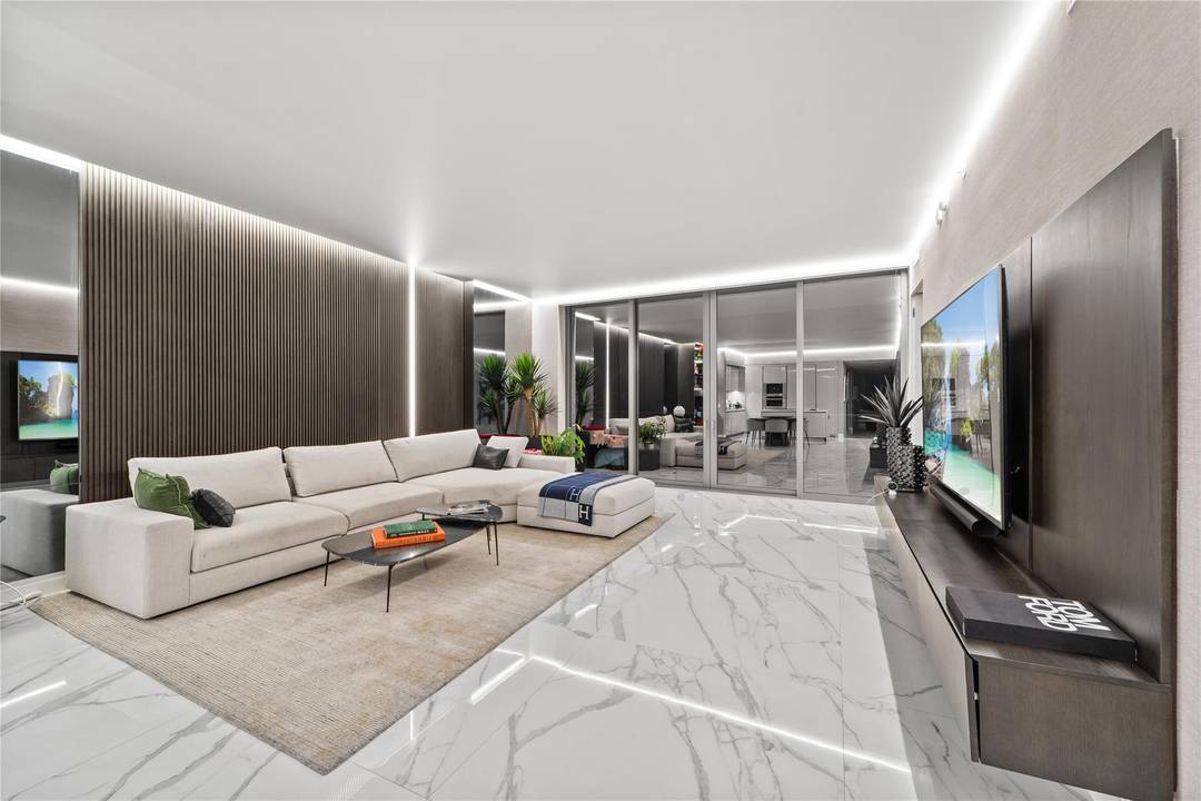 Located in the most desirable line of the 56 story Residences by Armani Casa tower, rising 649 feet above the shoreline, this exceptional home reflects the refined vision of Giorgio ...