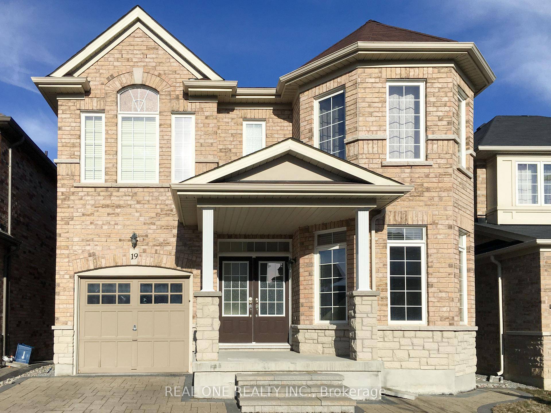The Stunning Sun Filled Spacious And Well Maintained 4 1 Bedrooms 5 Bathrooms Detached Home With A Lot Of Upgrades In Wismer Commons.