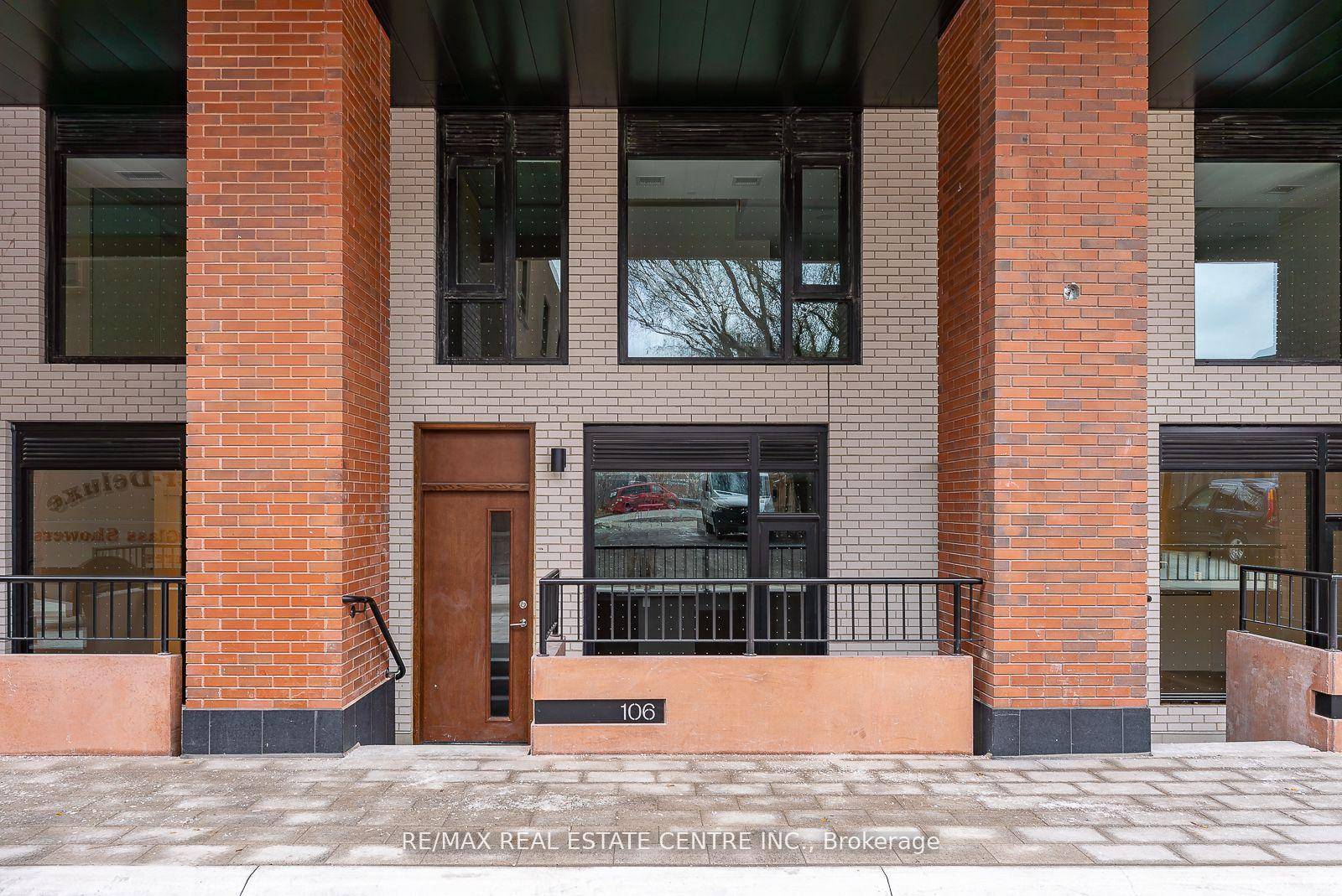 Welcome to this stylish 2 storey condo townhouse in Toronto's vibrant Junction area, offering 1, 100 sqft of modern living space plus a private terrace.