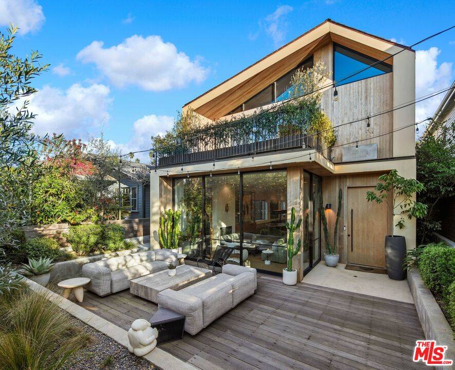 810   Amoroso Pl 3BR Marina Del Rey La