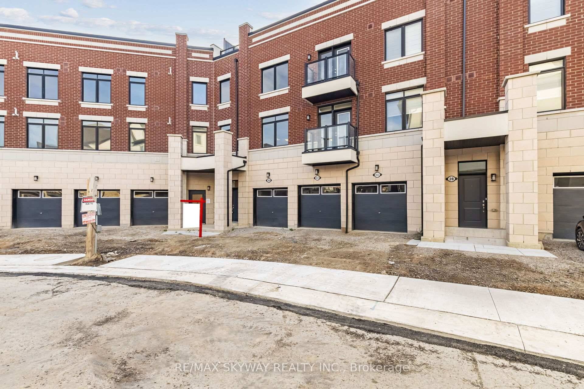 Brand New, Ready to Move In, Never Lived In Townhouse !