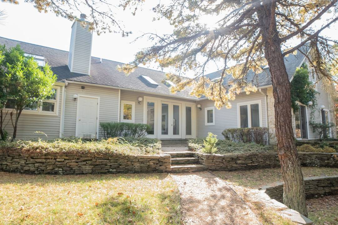 5 Bedrooms Pool One Block From Ocean in Amagansett Dunes
