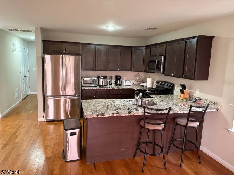 MOVE IN READY. CONVENIENTLY LOCATED WALKING DISTANCE FROM UNIVERSITIES, HOSPITAL, MUSEAM, DOWNTOWN AND COURT DISTRICTS IN ADDITION TO MAJOR CITY TRANSPORTATION WITHIN MINUTES TO NEWARK AND BROAD STREET STATION.