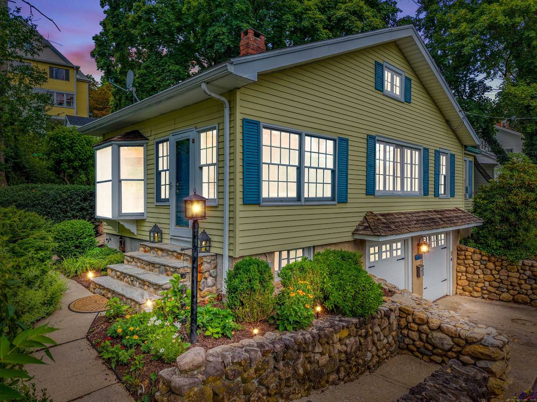 This Charming Carriage house in the heart of Essex Village provides the perfect blend of historic charm and modern comfort.