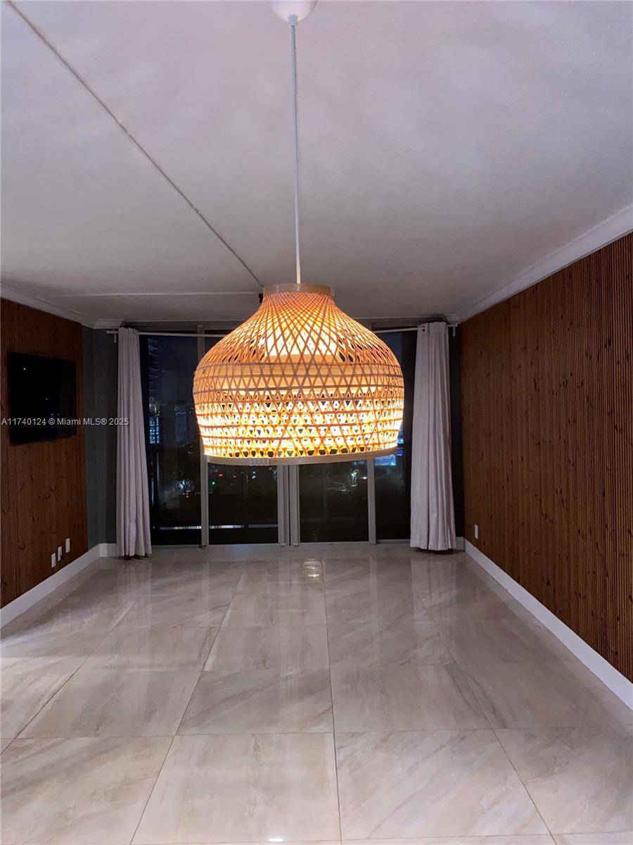 This Luxurious spacious pet friendly, 1 b quiet condo in the Highly desirable North Beach area, Features high quality construction, elegant porcelain tile flooring, large living area, floor to ceiling ...