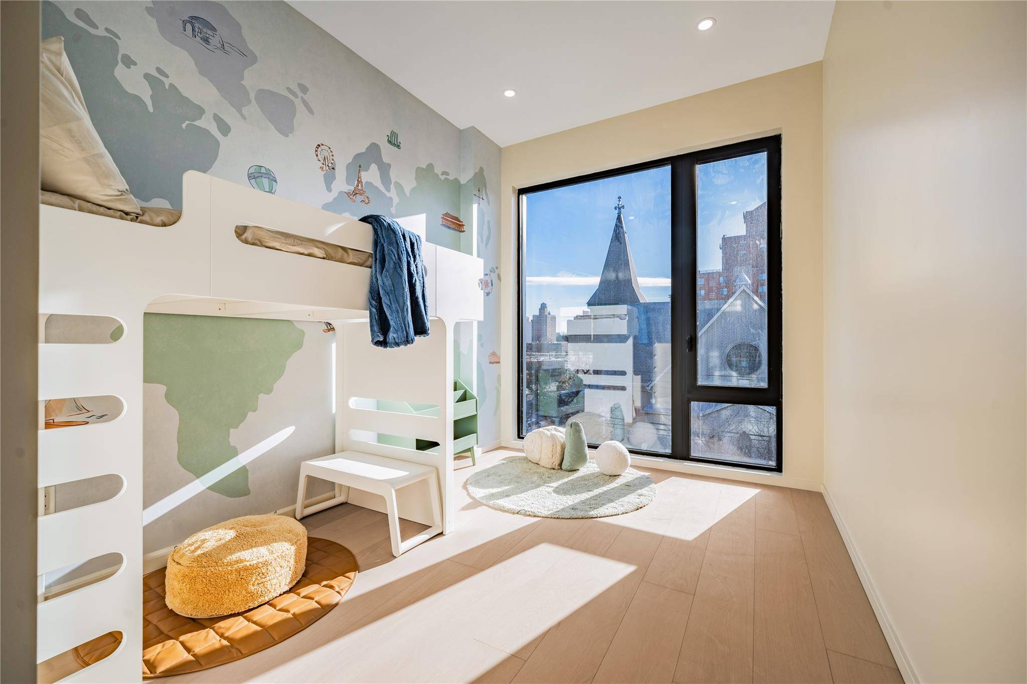 Unit PH2B is a well designed 2 bedroom, 2 bathroom residence offering 886 square feet of interior living space, plus a 376 square foot terrace.