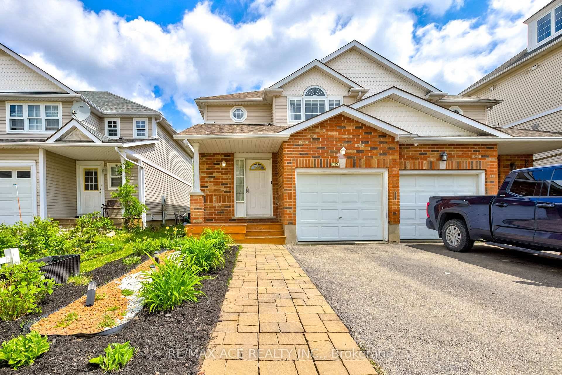 Welcome to this stunning 3 bedroom semi detached home located in the highly sought after Columbia Forest Chair Hill community.