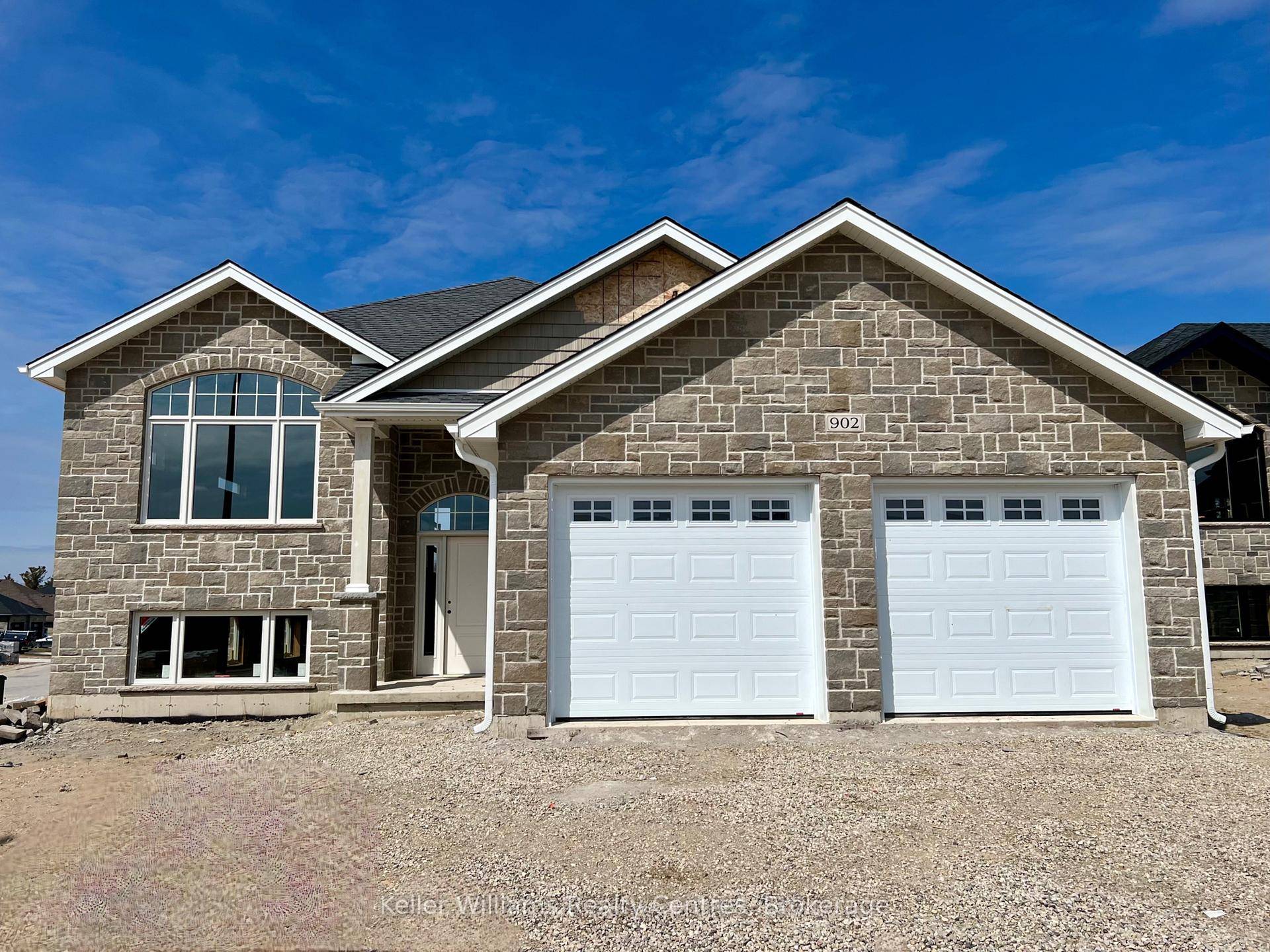 Sought after neighbourhood in Hanover and close to amenities !