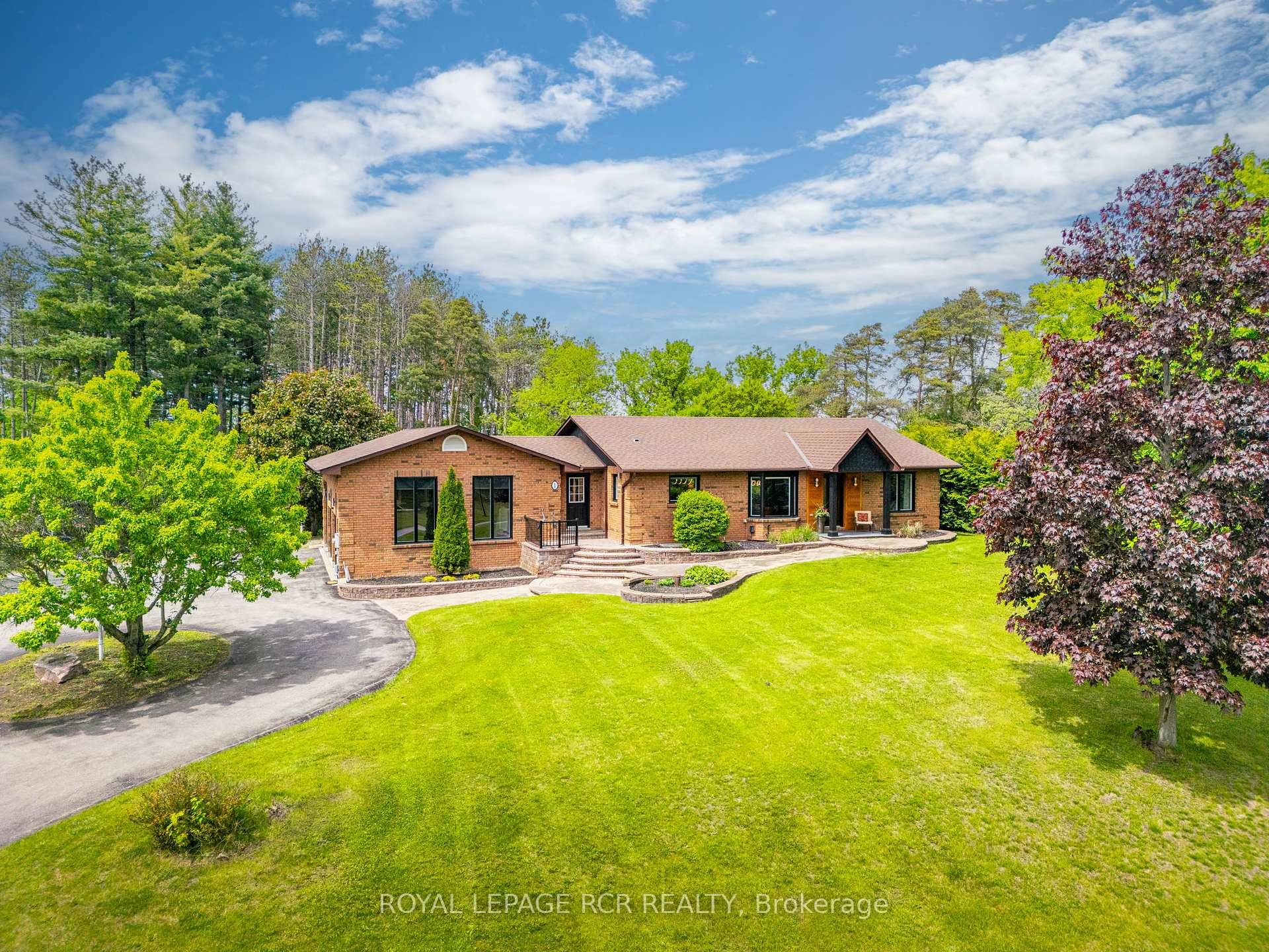 Meticulously Upgraded BUNGALOW in One of Uxbridge's Most Sought After Cul De Sacs Nestled high on a quiet street with striking curb appeal, this 1, 591 sq.