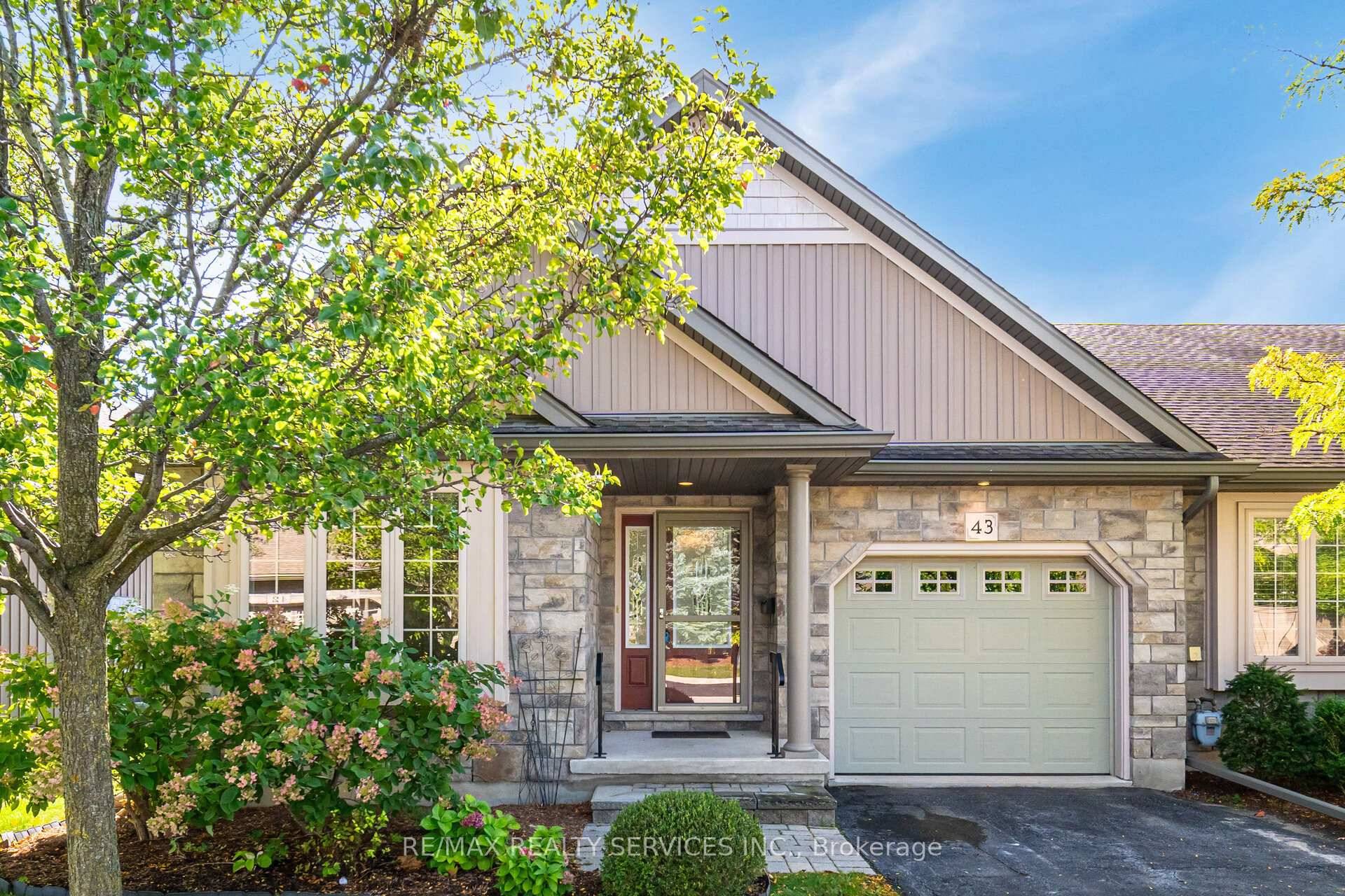 INVEST OR LIVE ! ! Welcome to Rose Glen Esate, sought after Bungalow Town House Community.