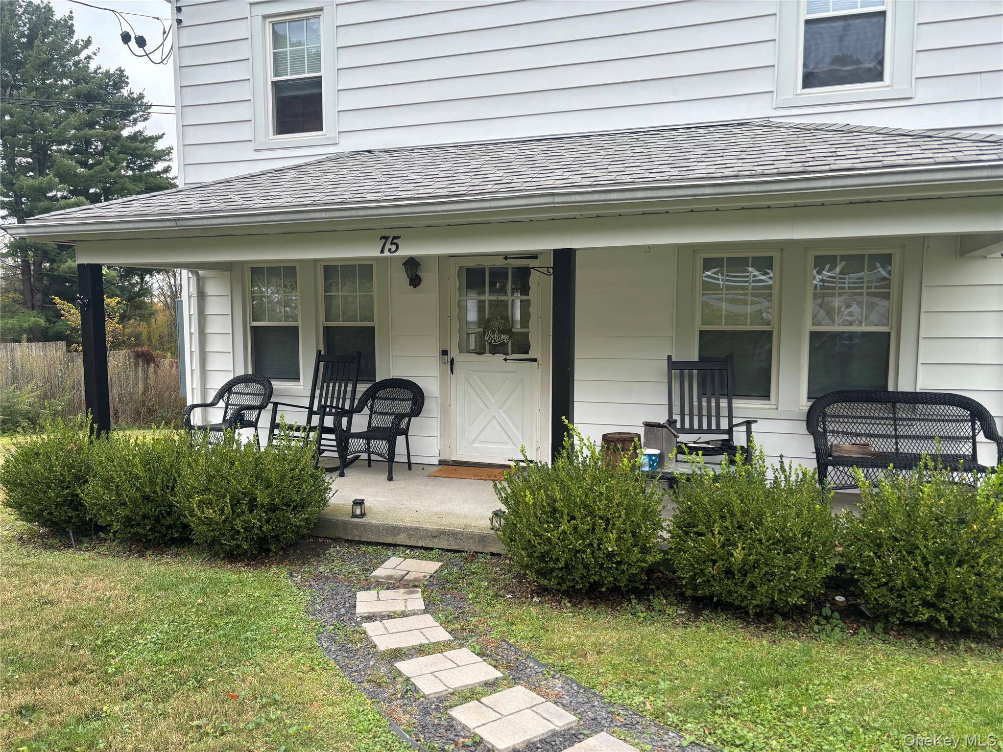 Escape to the peaceful countryside in this beautifully maintained home surrounded by nature s beauty.