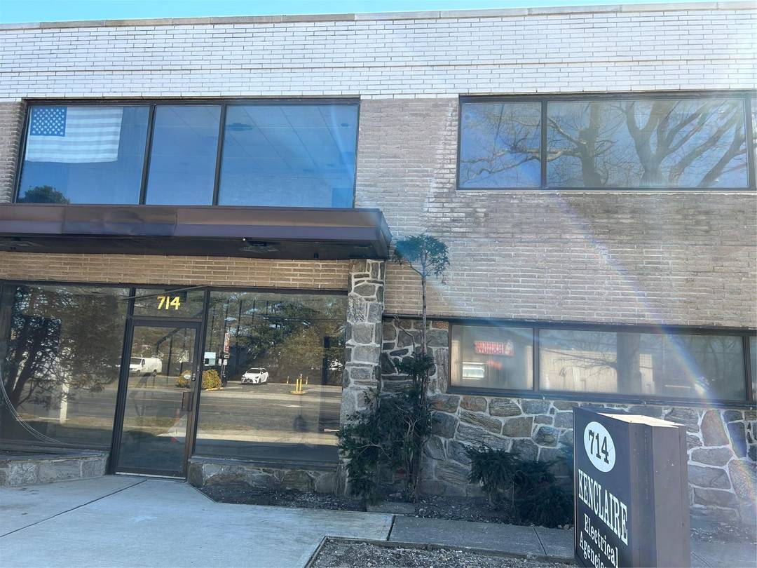 Professional Office available Call or Text to LA for more detail information and possible to purchase the property.