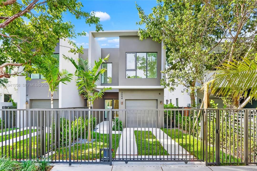 New Construction Townhome with Pool in Coconut Grove 2, 665 SF Under A C Be the first to enjoy this just completed, never lived in four bedroom, four bathroom townhome ...