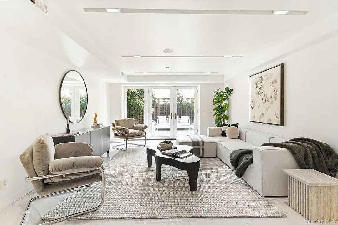 Upon entering this beautiful townhouse from the street level, you step into a spacious tiled foyer.