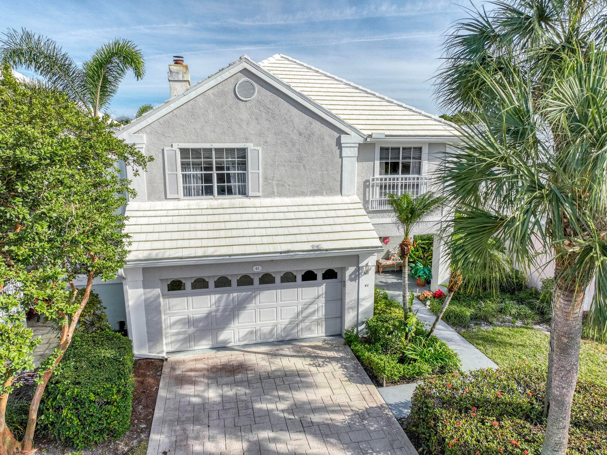 This is the tranquil winter retreat or full time home you've been looking for.