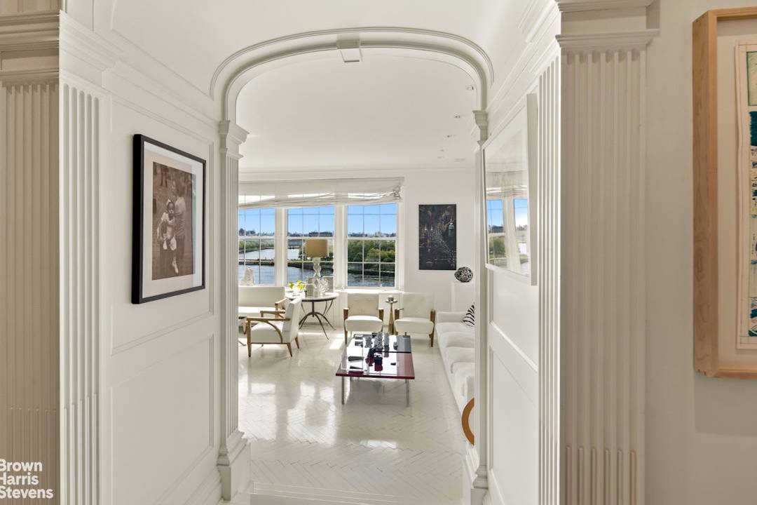 Perfectly positioned along the East River in one of Manhattan's most distinguished prewar cooperatives, this extraordinary corner semi duplex residence at 10 Gracie Square offers grand scale living with sweeping ...