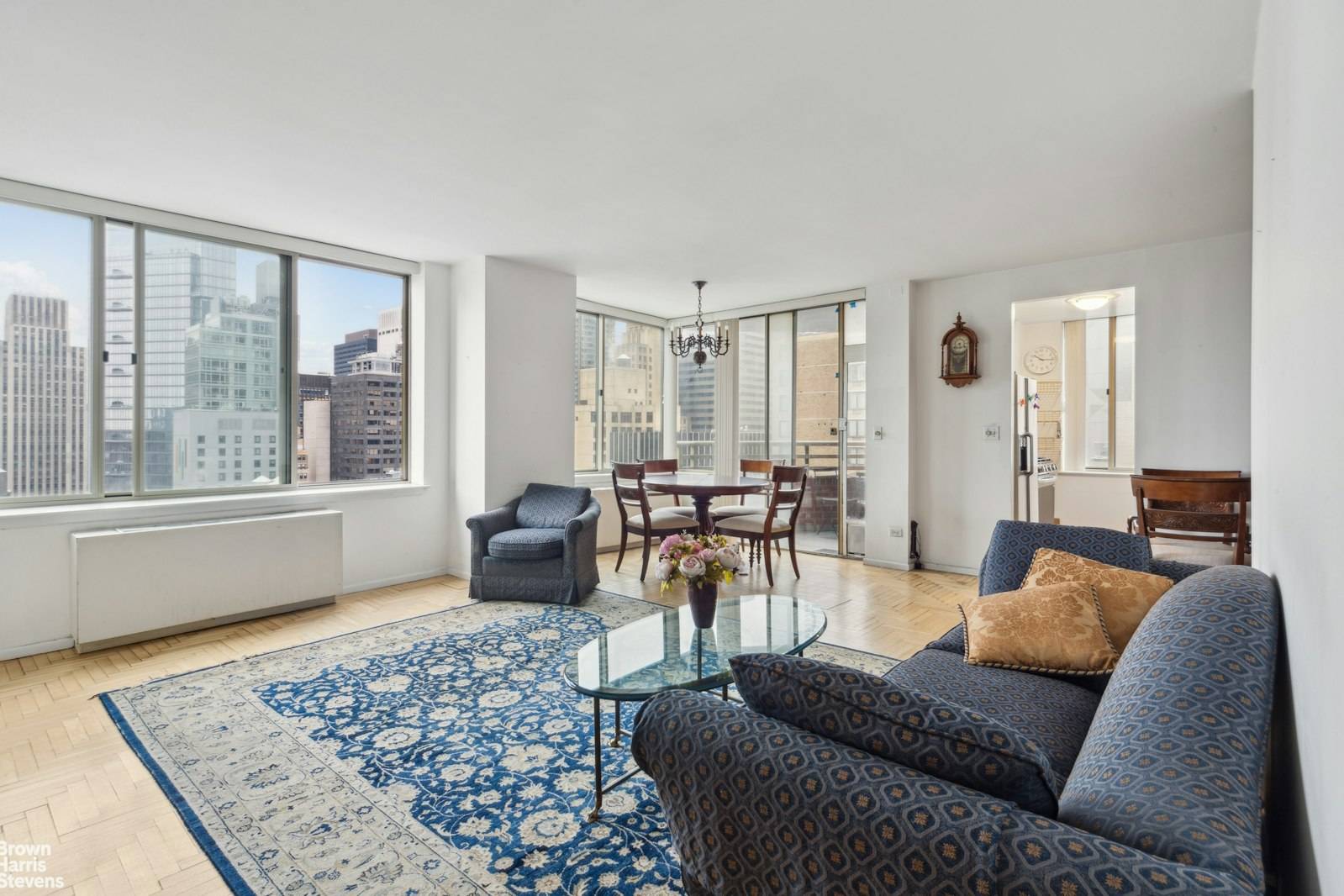 This is a light filled split two bedroom, two bathroom home on the 31st floor of Club at Turtle Bay.