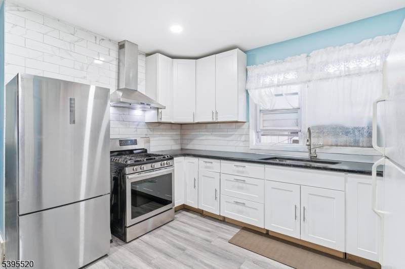 Updated Legal 2 Unit Move In Ready !