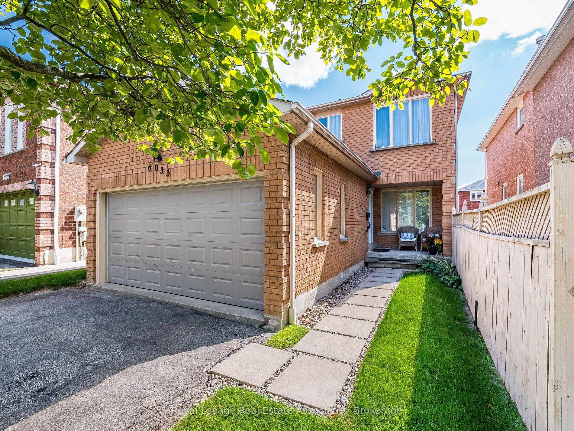 Almost 2000 square feet above grade Fronting onto a family park with sunset views, this well maintained detached home has been cared for by the original owners.
