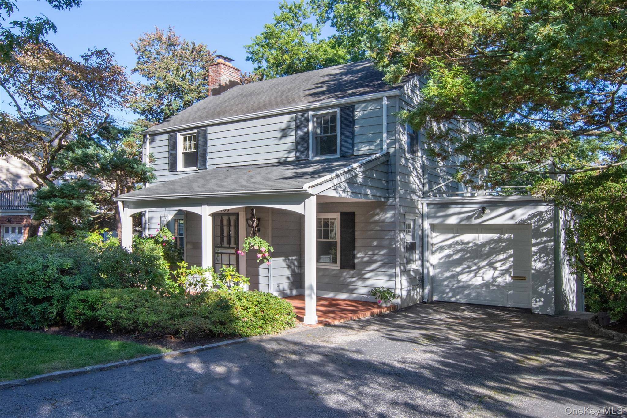 Welcome to 466 California Road, Bronxville, NY your wait is over !