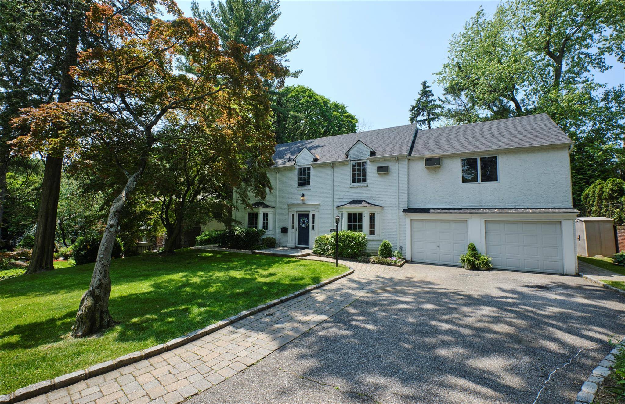 Welcome to Manhasset ! Move right into this classic, brick center hall colonial located in the coveted community of South Strathmore.