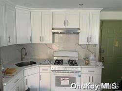 Location Location Beautiful Duplex apt 3brs, 2bath.
