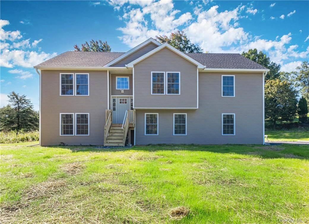 New Construction to be completed in January 2026 Spacious contemporary bi level with all the features you are looking for.