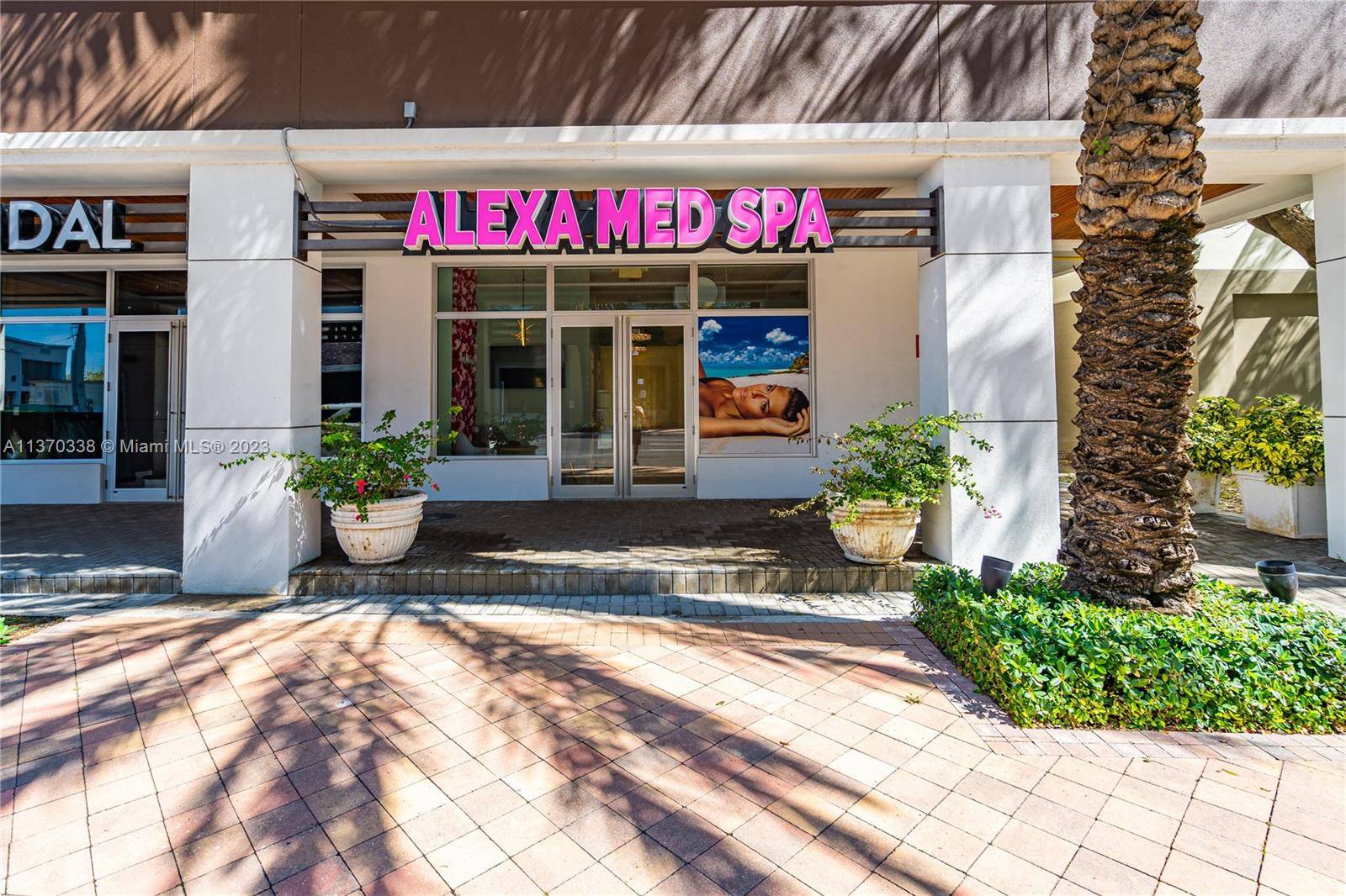 Pristine opportunity to acquire a luxurious MedSpa with an amazing location in the affluent Sunny Isles area.
