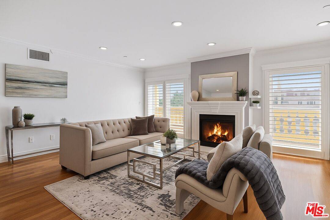 123  S Clark Dr 3BR Beverly Grove La