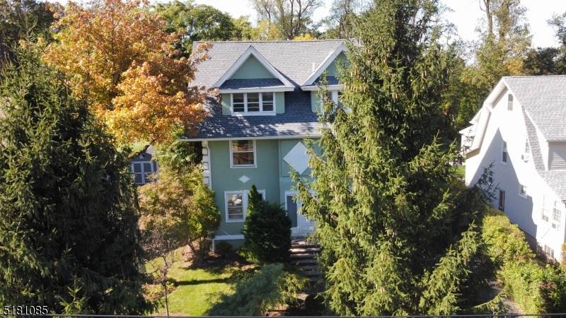 Wow ! Large property, great locattion, park across the Street.