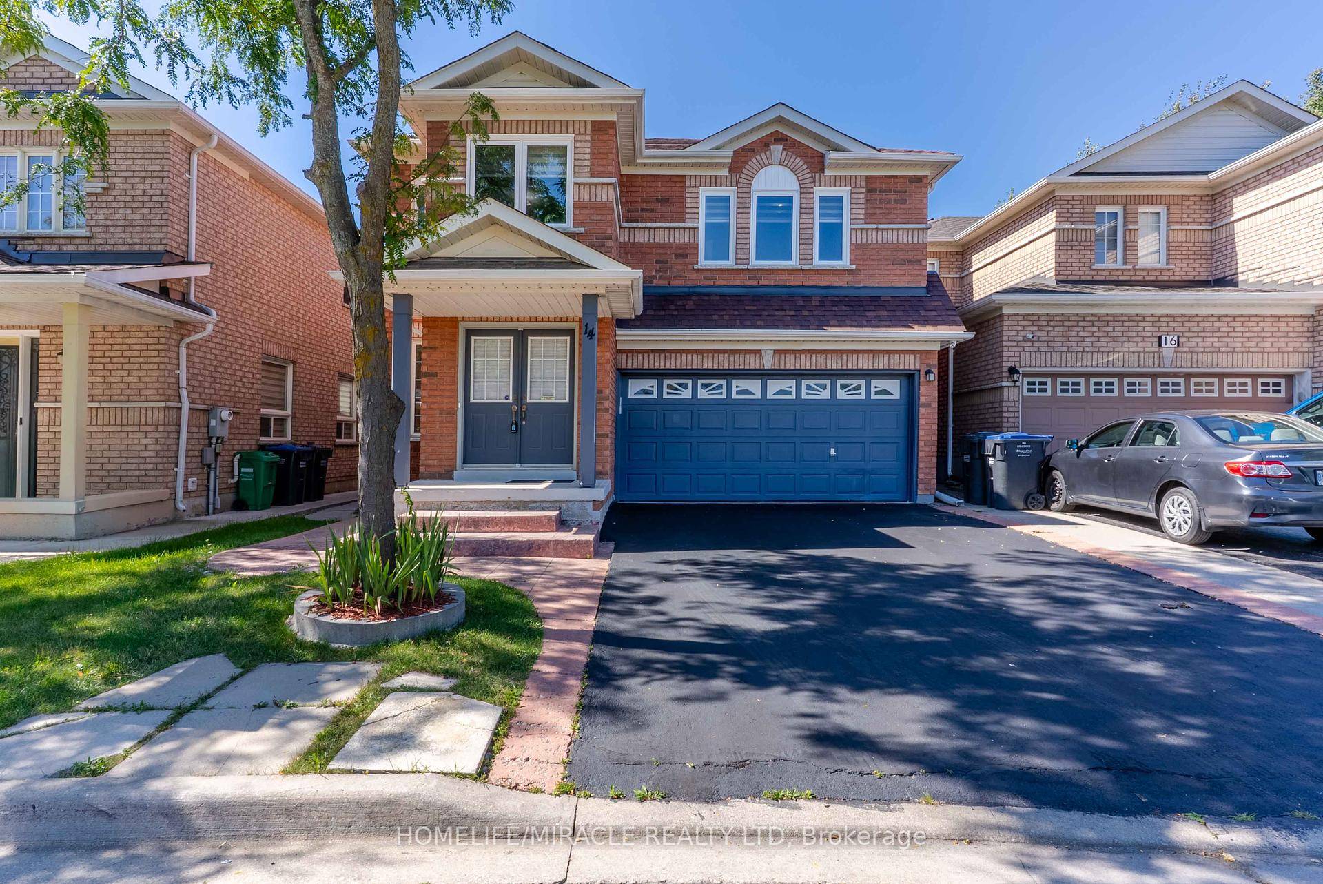 Beautiful 4 bedroom detached home with loft and 3 washrooms in Fletchers Meadow !