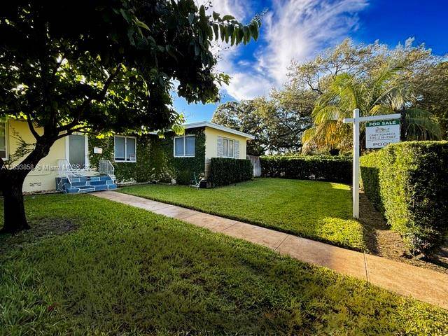 This beautifully crafted 2 bedroom, 2 bath home in historic Griffin Park Estates sits on a 1 4 acre lot.