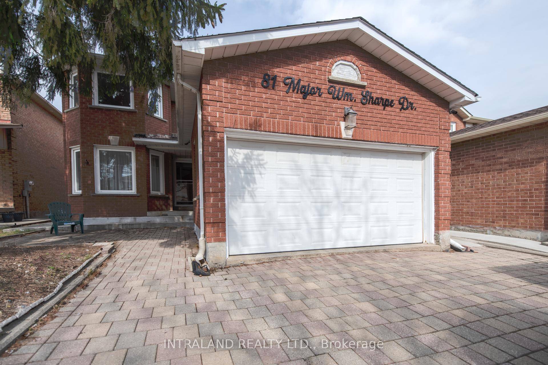 Welcome to this well maintained 2, 650 square foot home that perfectly blends comfort, space, and convenience.