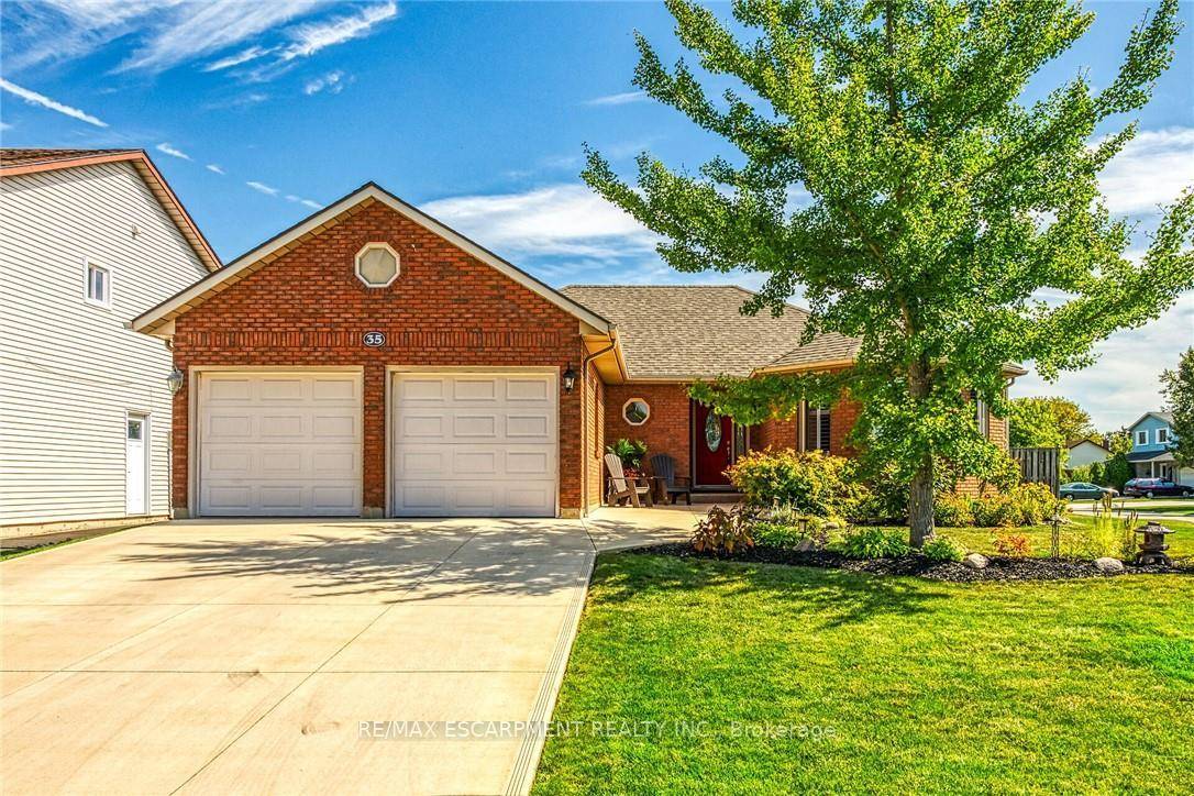 Beautifully presented, tastefully updated 3 bedroom, 2 bathroom Bungalow in sought after Highland Heights subdivision situated on premium 65 x 121 corner lot.