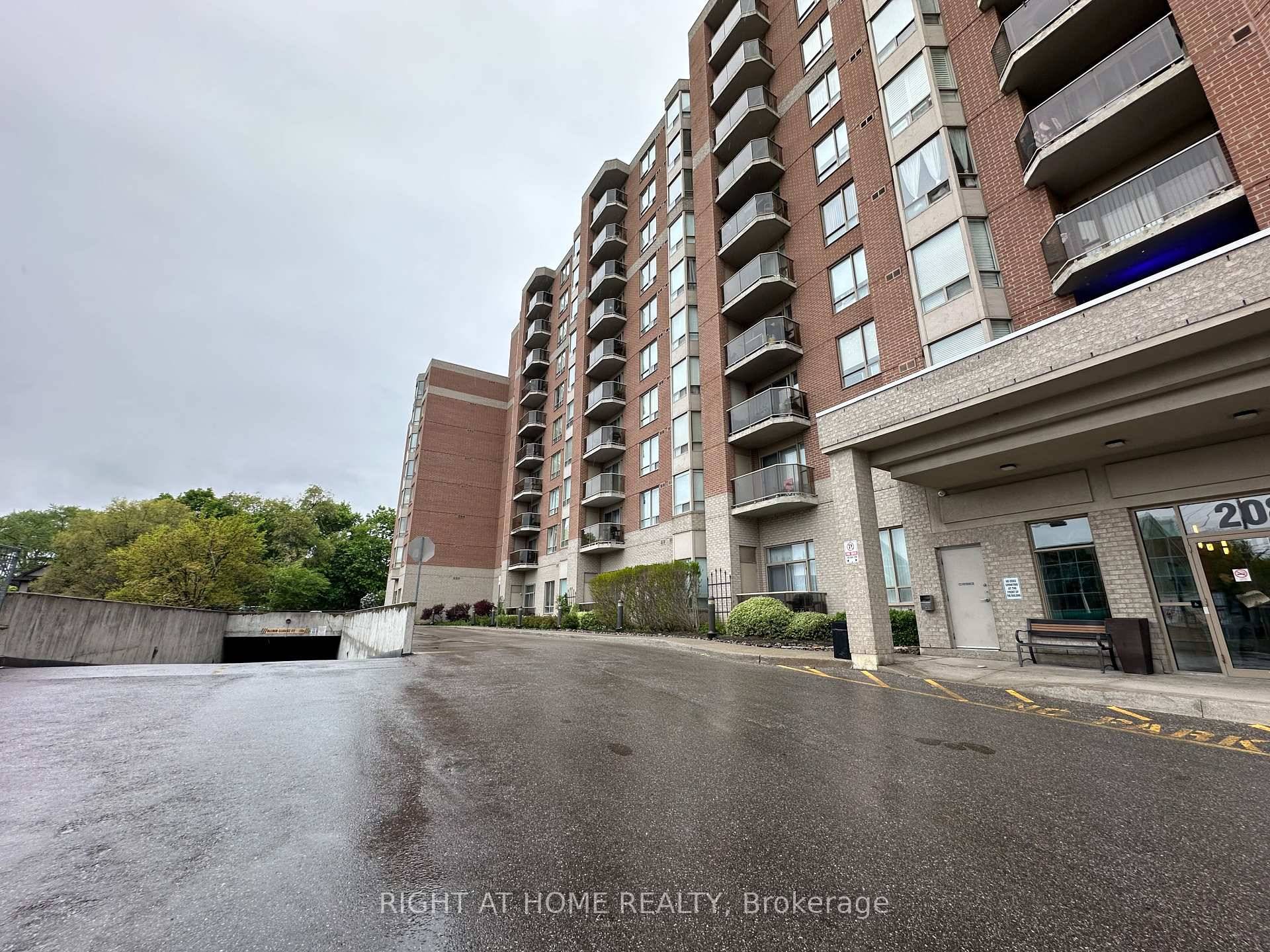 Bright and spacious 2 1 bedroom, 2 bathroom corner unit condo offering over 1, 150 sq.