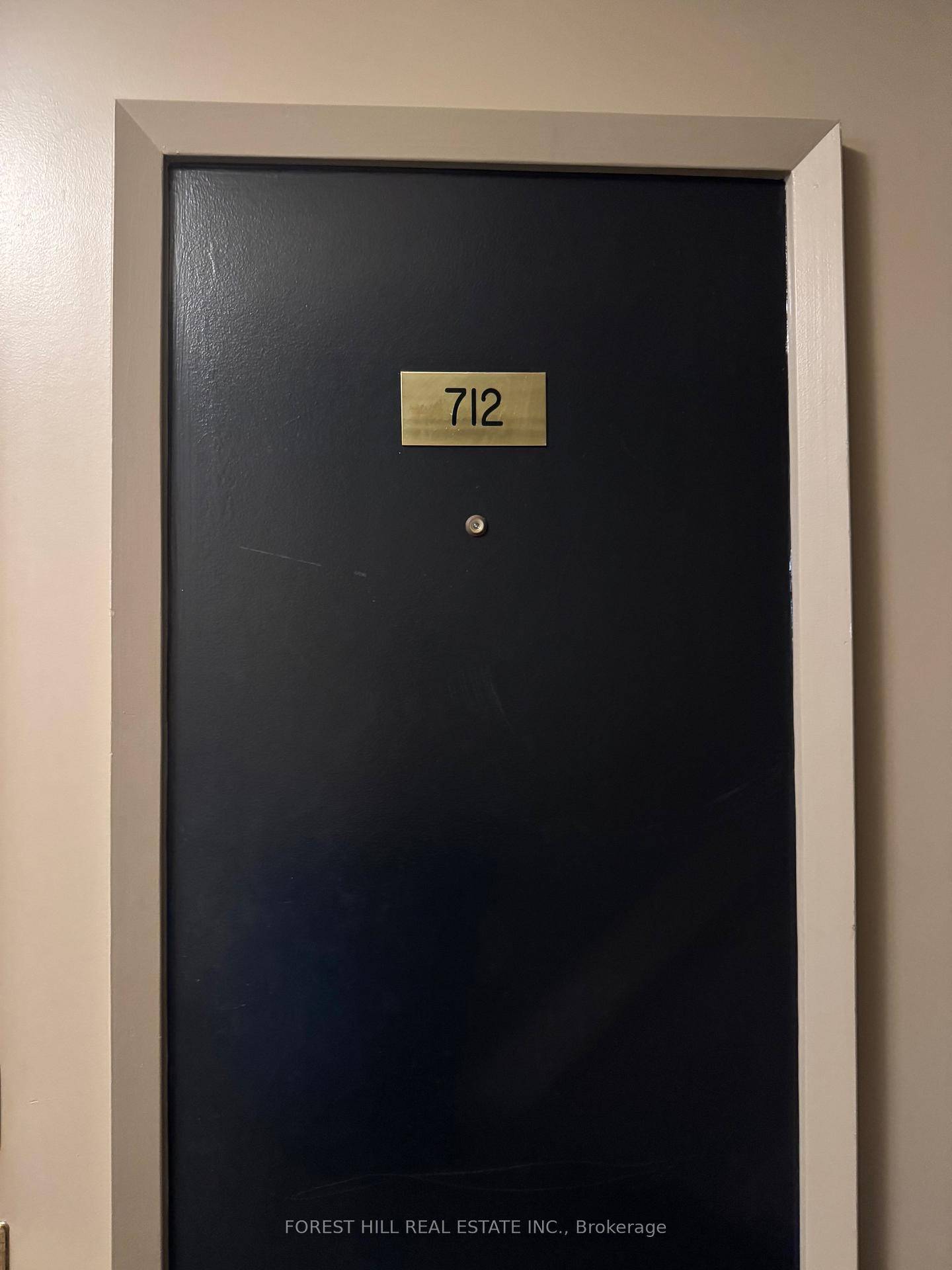 Welcome to 909 Bay St All utilities included.