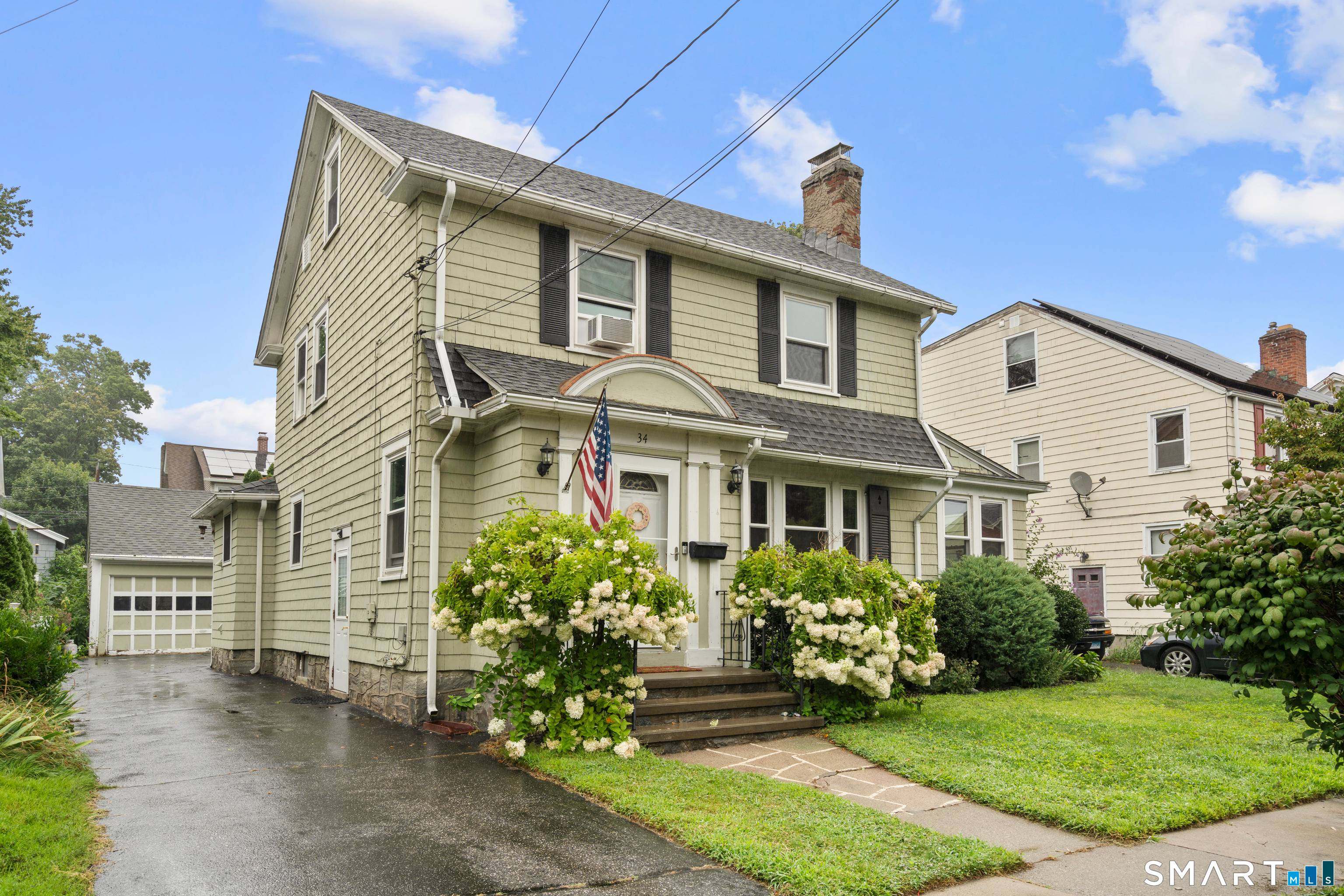 Welcome to 34 Glenwood Ave A huge 10 room Colonial located in the highly desirable Paradise Green area of Stratford.