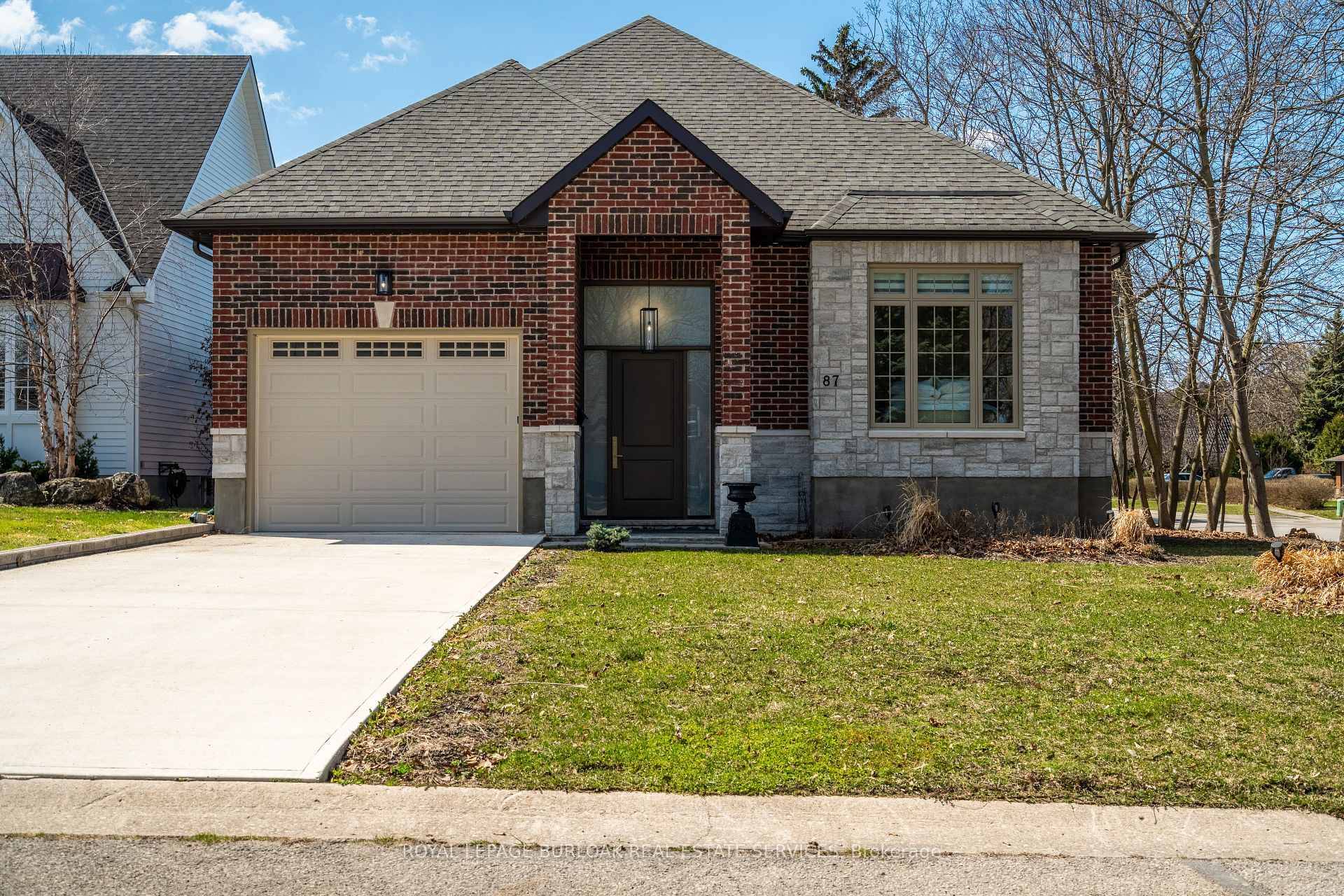 Welcome to your dream home in the heart of the beautiful Niagara region !