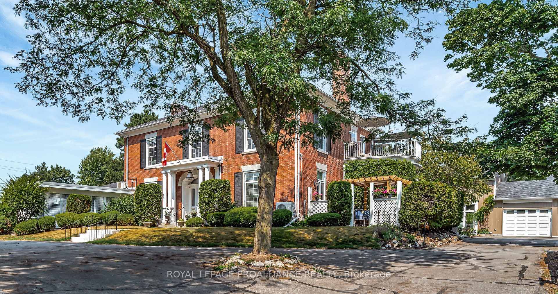 Welcome to Faulkenbridge Estate a luxury enclave of five condo units nestled in the heart of the desirable Old East Hill historic neighbourhood.