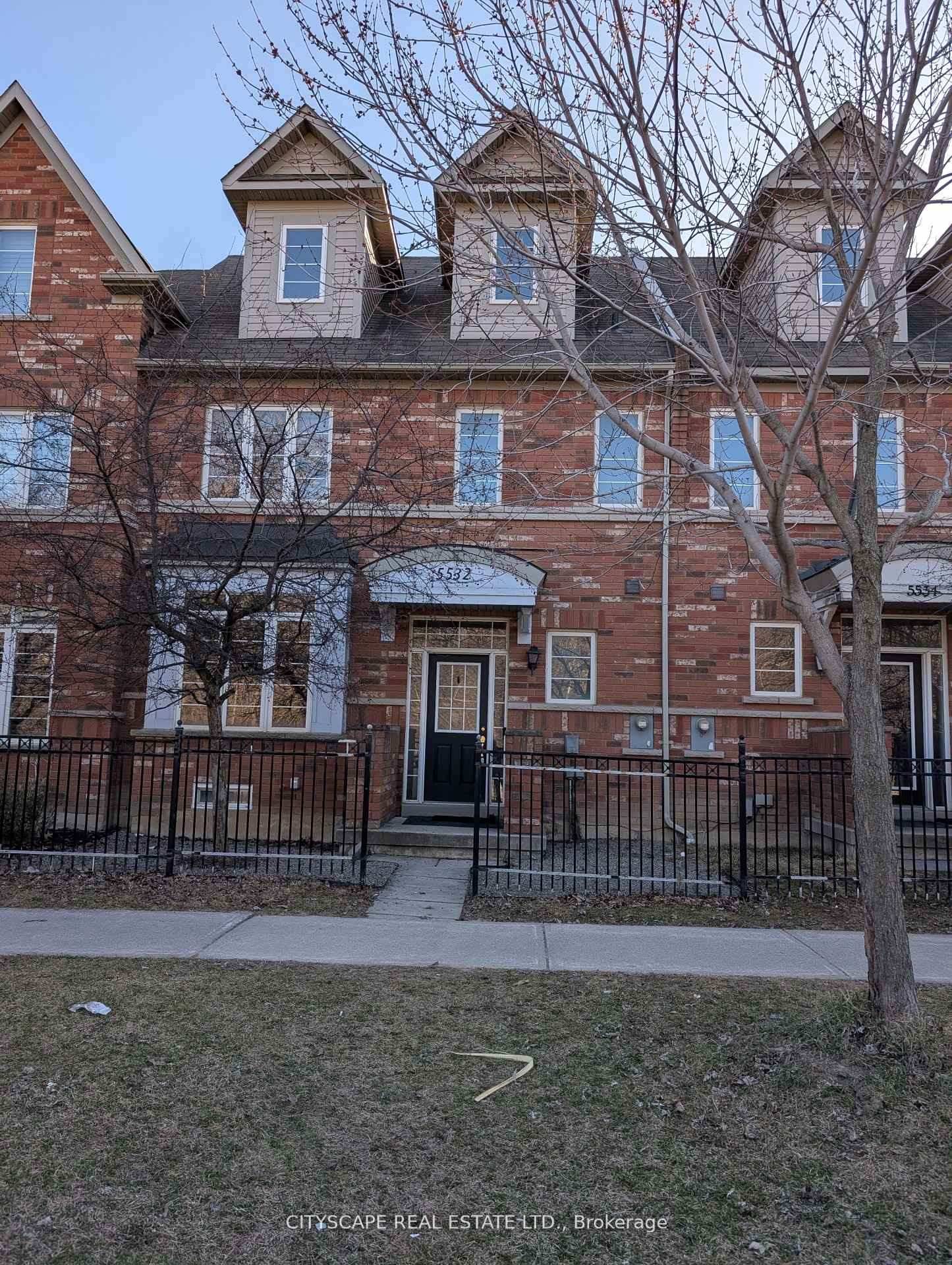 Absolutely the best location near shopping plaza and school for an executive 4 bedroom townhome in Mississauga.