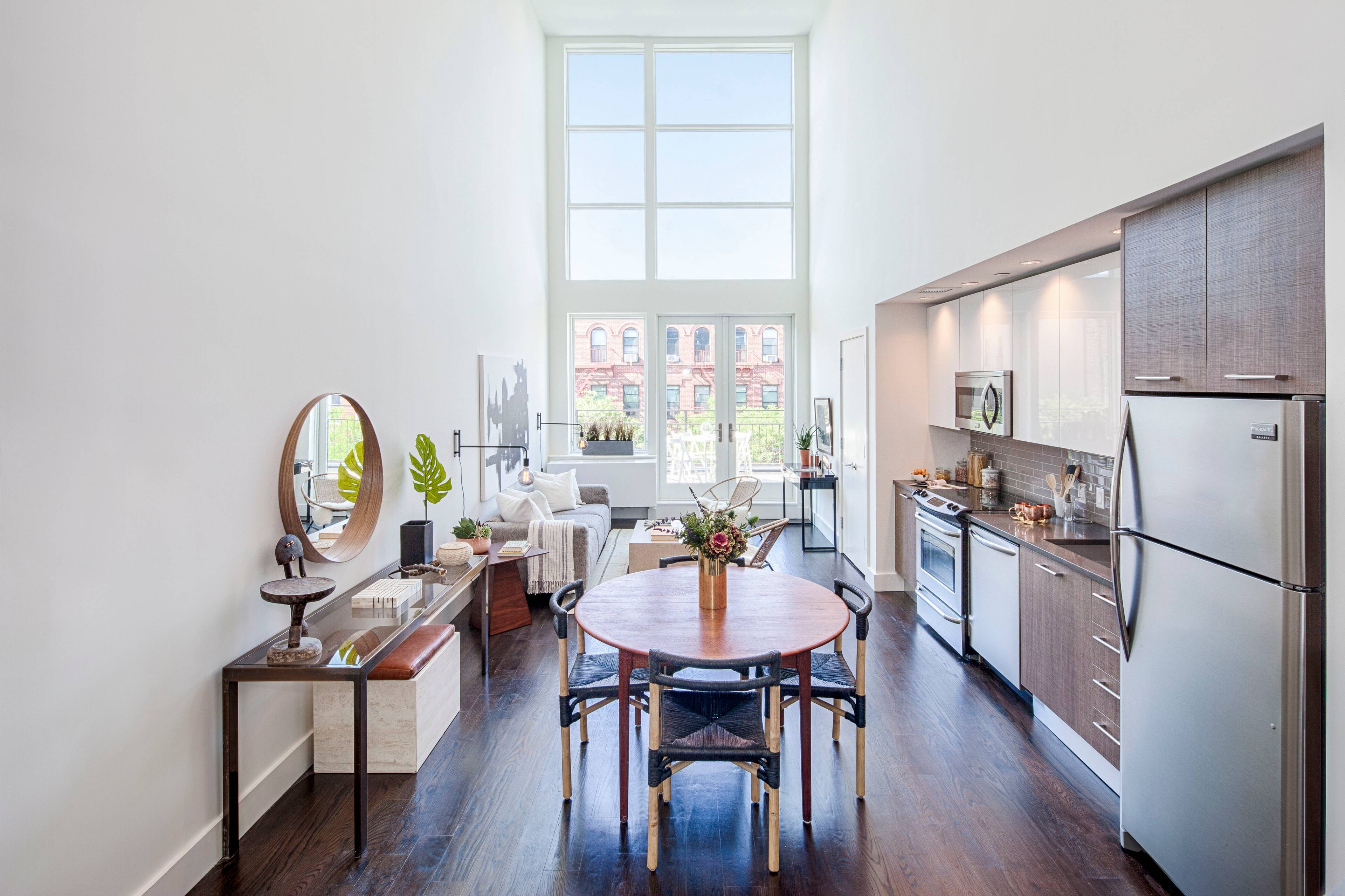 Kindly note photos are of a similar unit in the building and are meant to show general features of the unit please note the actual unit does not include private ...
