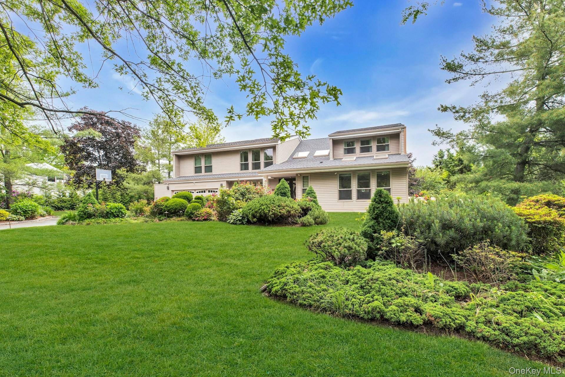 Luxury 6 Bedroom Home in the Round Swamp Rd area of Melville.