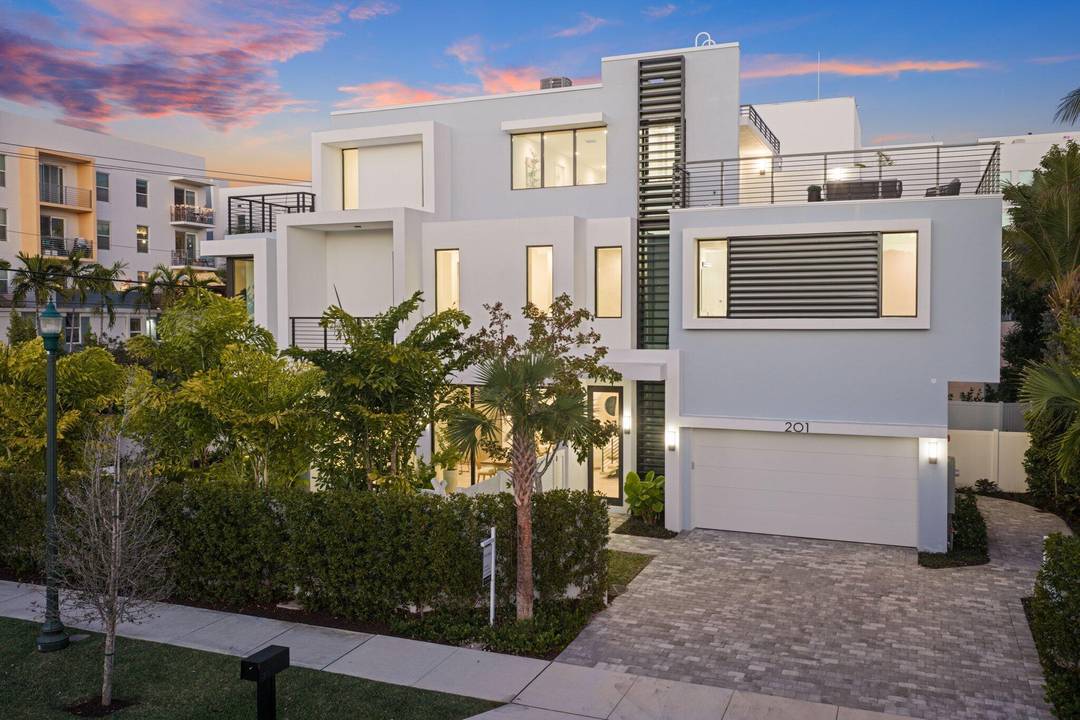 Just completed and move in ready, this spectacular corner luxury townhome offers an exceptional opportunity to live in the very heart of downtown Delray Beach.