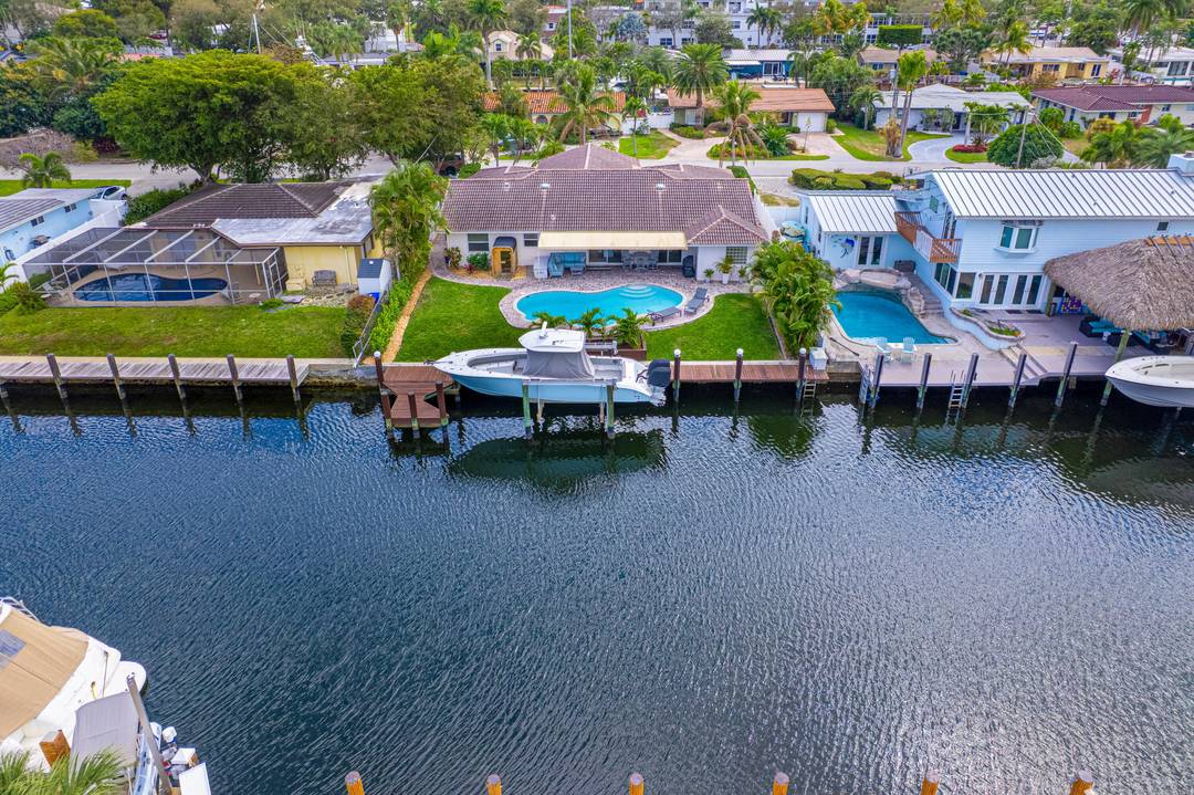 Deep Water Canal No Fixed Bridges Minutes to Hillsboro Inlet.
