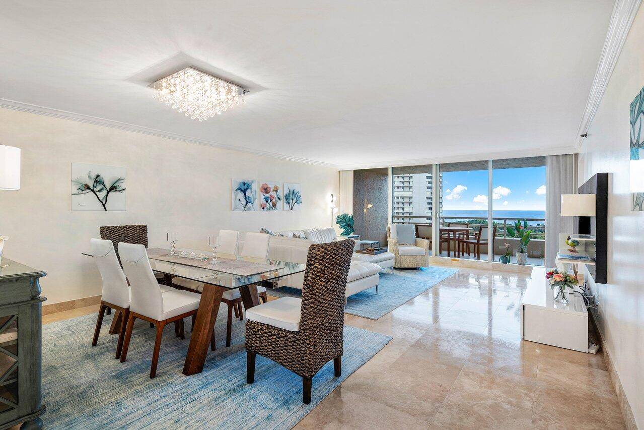 Welcome to this stunning 2 bedroom, 2 bathroom condo at the coveted Sea Ranch Club in Boca Raton !