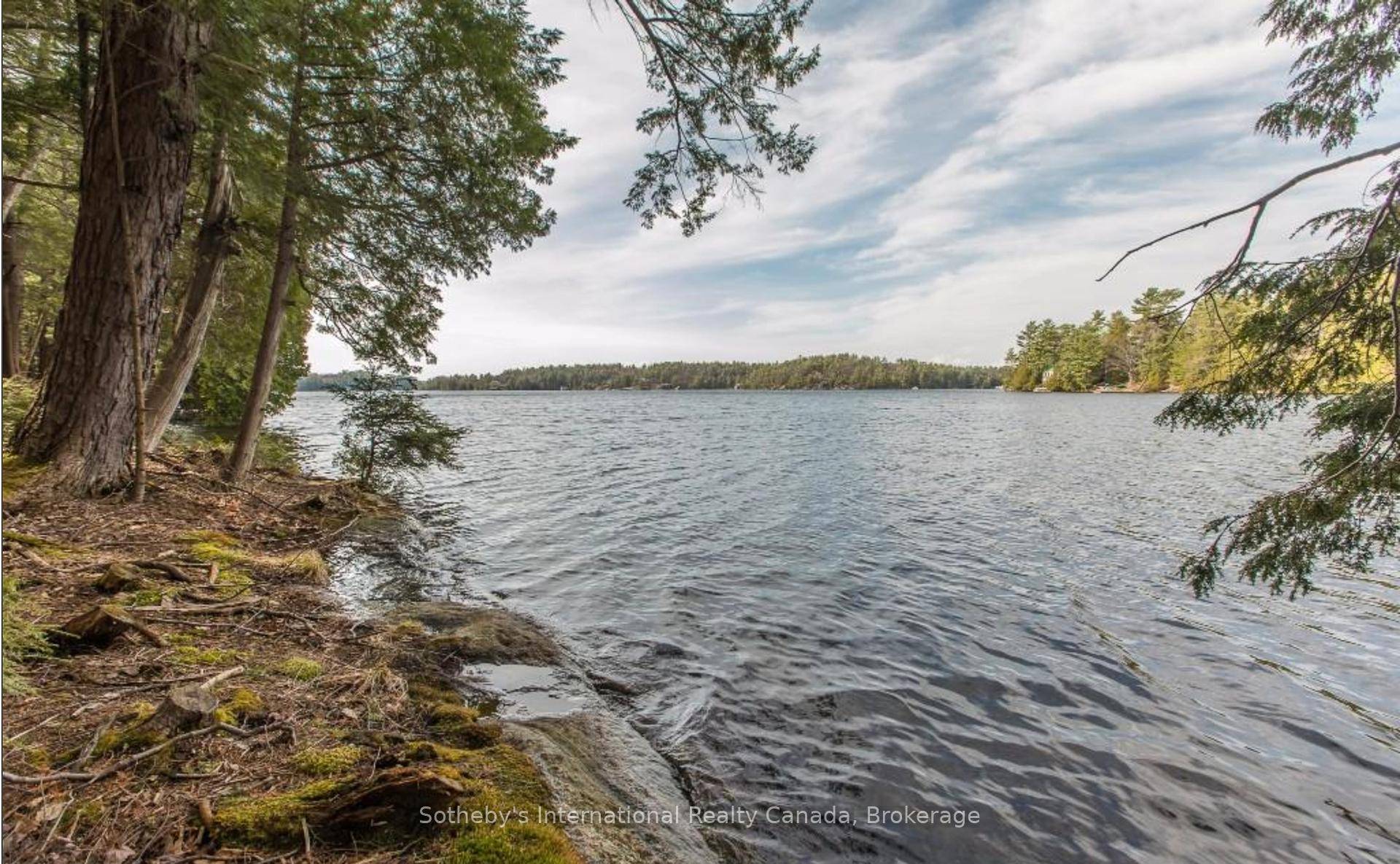 Rare Opportunity Your Lake Joseph Dream Awaits !