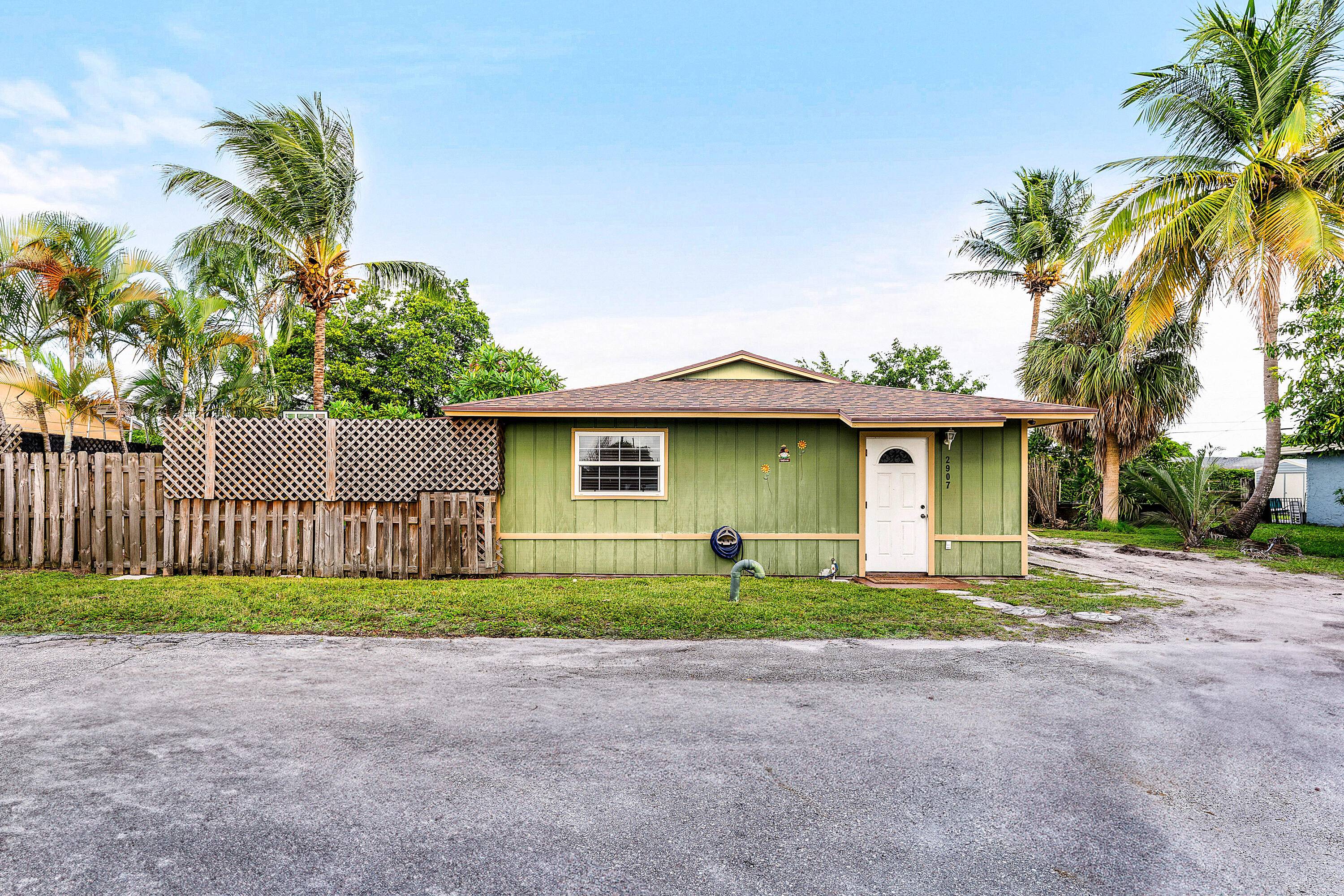 Don't miss this rare opportunity to own a fully rented duplex with two excellent tenants already in place.